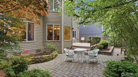 25812 SE 41st Street Sammamish WA 98029