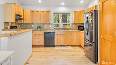 250 E Crest Lane Grapeview WA 98546