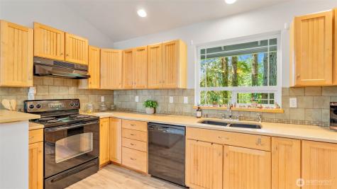250 E Crest Lane Grapeview WA 98546