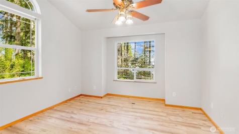 250 E Crest Lane Grapeview WA 98546
