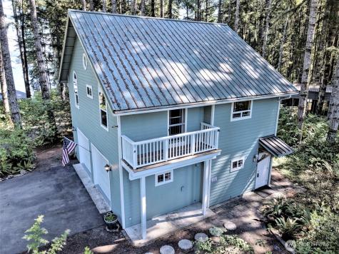 250 E Crest Lane Grapeview WA 98546