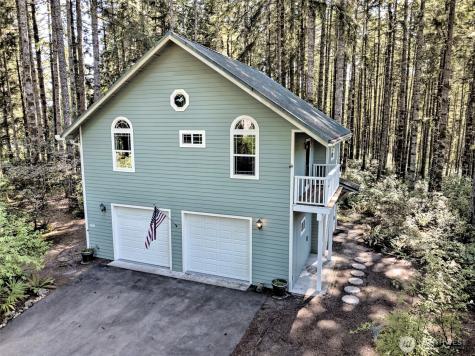 250 E Crest Lane Grapeview WA 98546