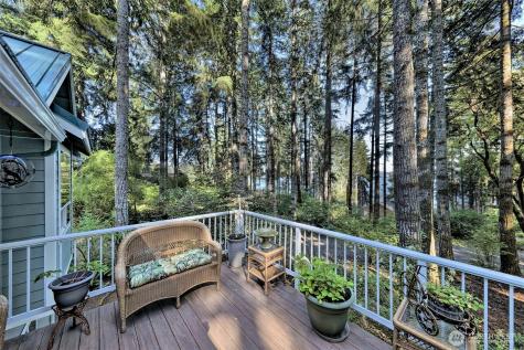 250 E Crest Lane Grapeview WA 98546