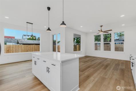 1209 S 6th Avenue Kelso WA 98626