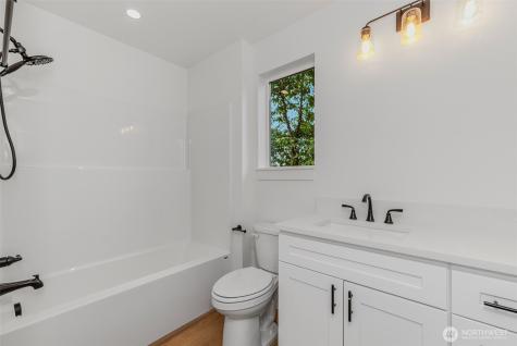 1209 S 6th Avenue Kelso WA 98626