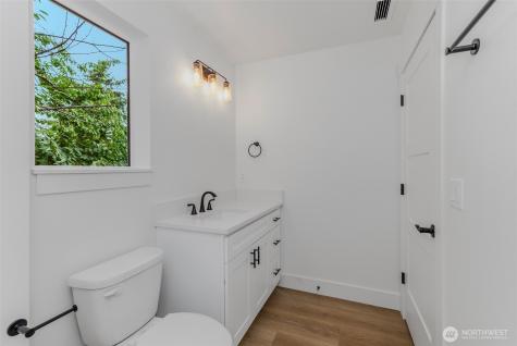1209 S 6th Avenue Kelso WA 98626