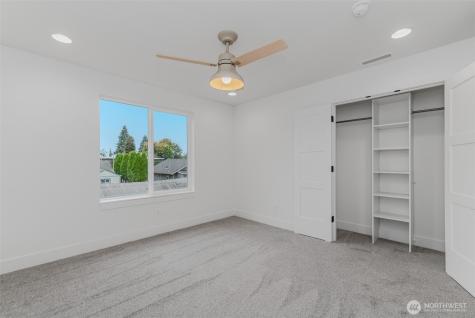 1209 S 6th Avenue Kelso WA 98626