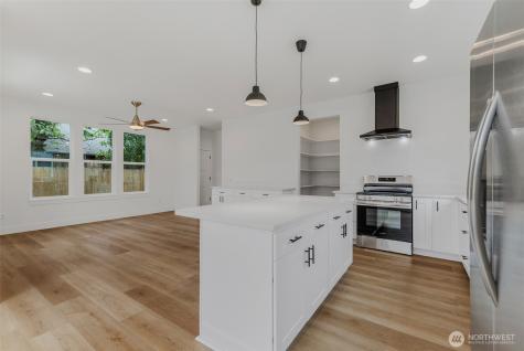 1209 S 6th Avenue Kelso WA 98626