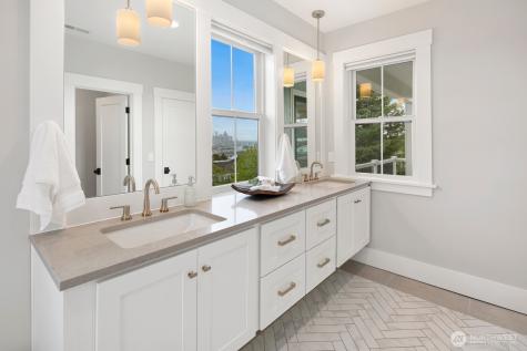 2114 26th Avenue W Seattle WA 98199