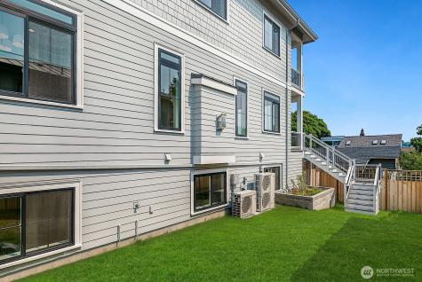 2114 26th Avenue W Seattle WA 98199