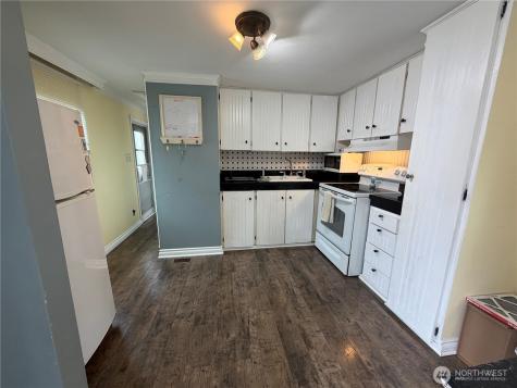 6111 79th Street E Puyallup WA 98371