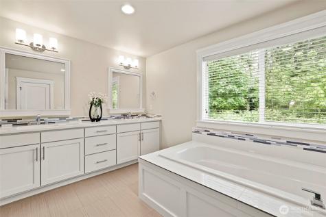 29 242nd Street SE Bothell WA 98021