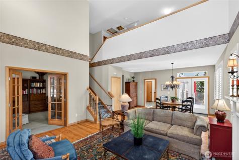 738 24th Avenue SW Puyallup WA 98373