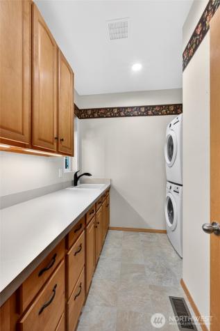 738 24th Avenue SW Puyallup WA 98373