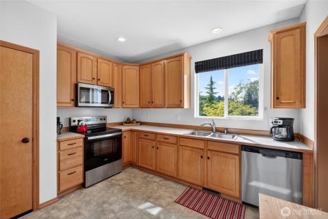 738 24th Avenue SW Puyallup WA 98373