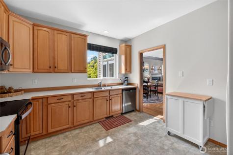 738 24th Avenue SW Puyallup WA 98373