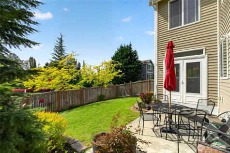 738 24th Avenue SW Puyallup WA 98373