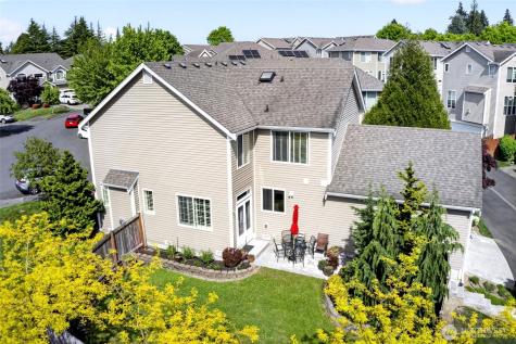 738 24th Avenue SW Puyallup WA 98373