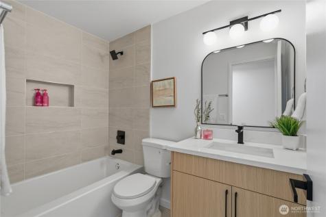 1204 E Laurel Street Kent WA 98030