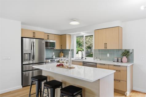 1204 E Laurel Street Kent WA 98030