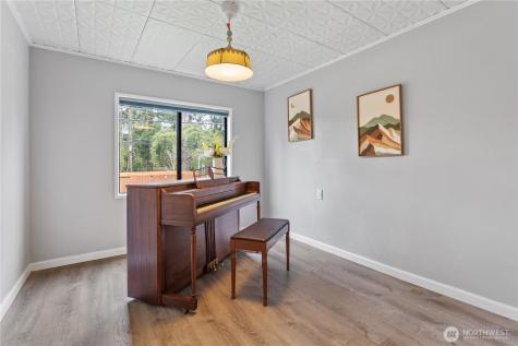 13324 30th Avenue NE Seattle WA 98125