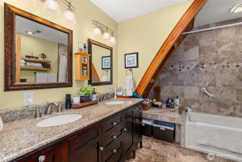 1508 Bloomhardt Road Raymond WA 98577