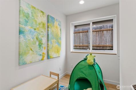 6745 Earl Avenue NW Seattle WA 98117