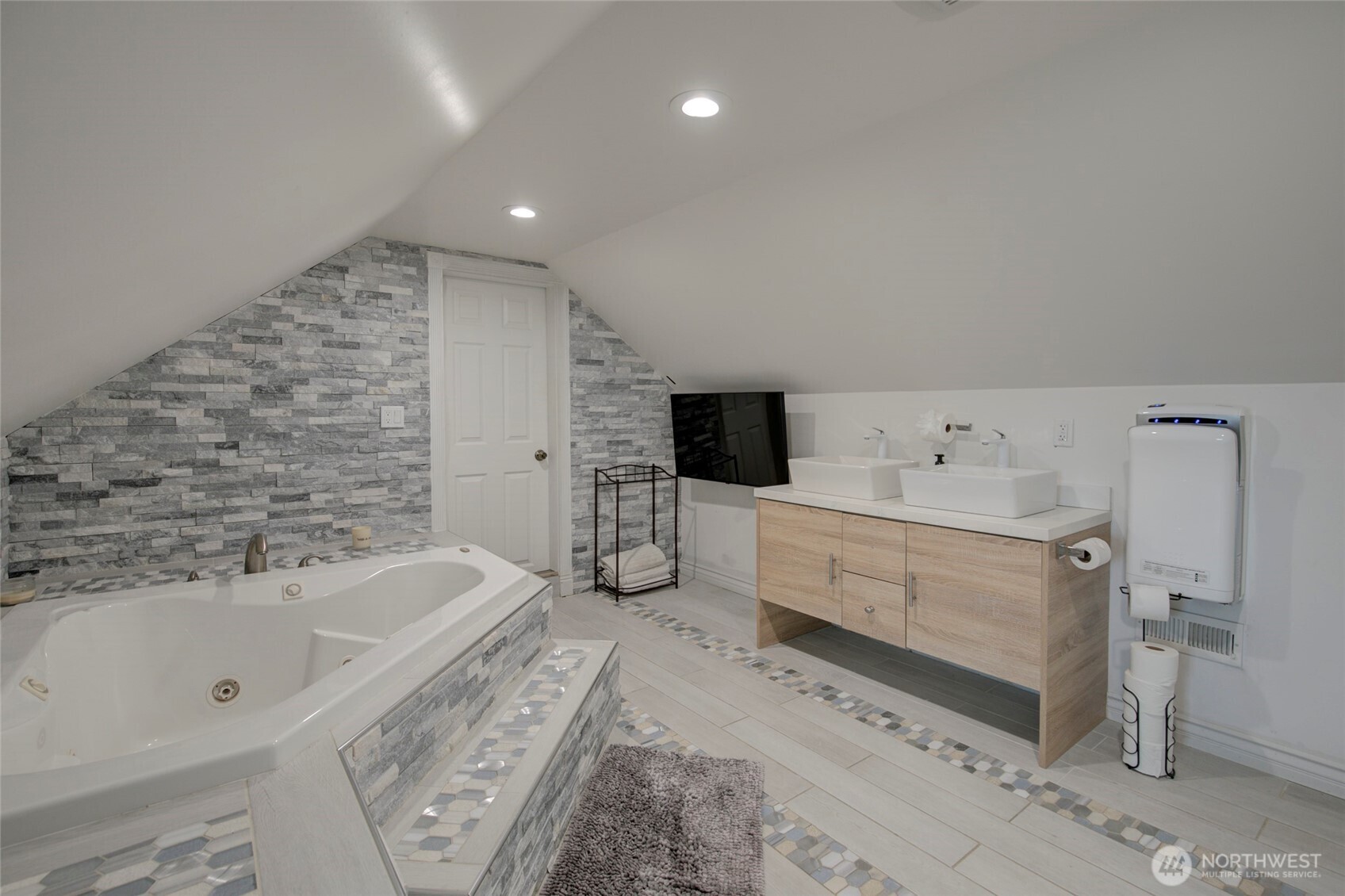 802 Eklund Avenue Hoquiam WA 98550
