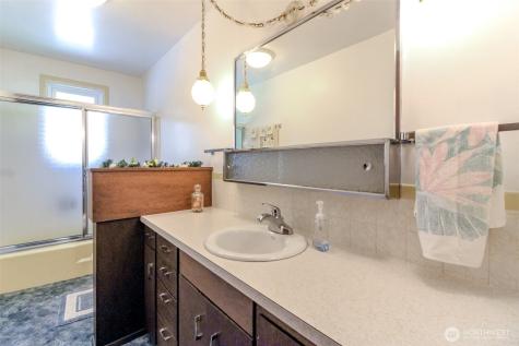 13632 183rd Avenue SE Renton WA 98059