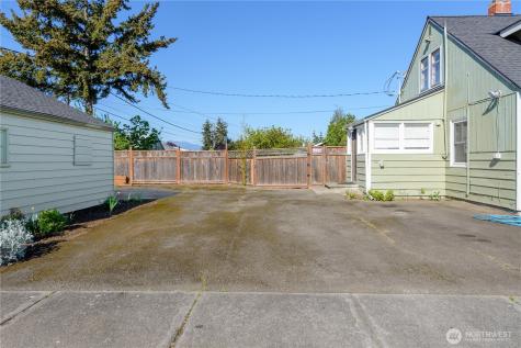 405 W Spruce Street Sequim WA 98362