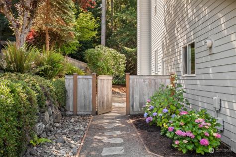 9429 NE Blue Wave Court Bainbridge Island WA 98110