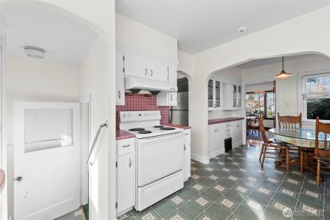 327 5th Street SW Puyallup WA 98371