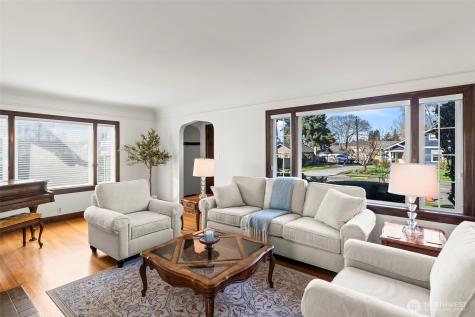 327 5th Street SW Puyallup WA 98371