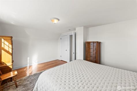 327 5th Street SW Puyallup WA 98371