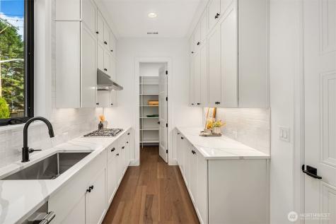 13988 SE 5th Street Bellevue WA 98005