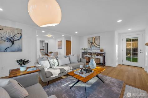 4427 Glenn Way SW Seattle WA 98116