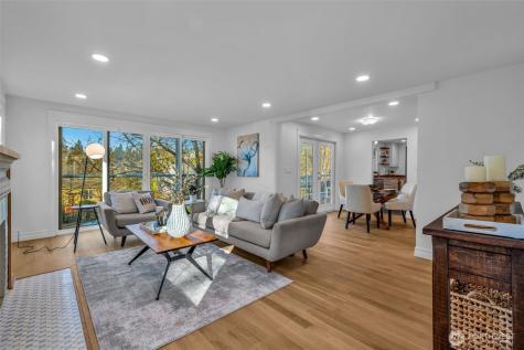4427 Glenn Way SW Seattle WA 98116