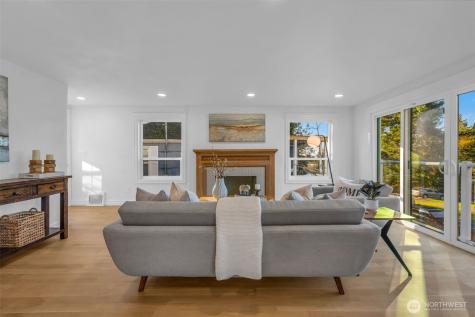 4427 Glenn Way SW Seattle WA 98116