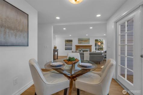 4427 Glenn Way SW Seattle WA 98116