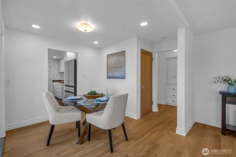 4427 Glenn Way SW Seattle WA 98116