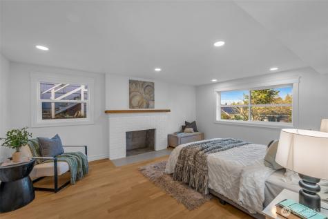 4427 Glenn Way SW Seattle WA 98116