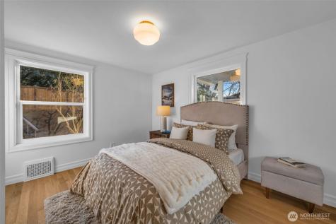 4427 Glenn Way SW Seattle WA 98116