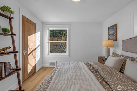 4427 Glenn Way SW Seattle WA 98116
