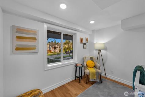 4427 Glenn Way SW Seattle WA 98116