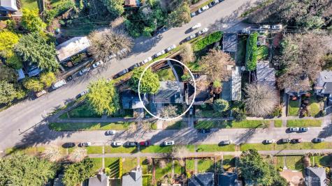 4427 Glenn Way SW Seattle WA 98116