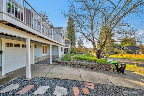 4427 Glenn Way SW Seattle WA 98116