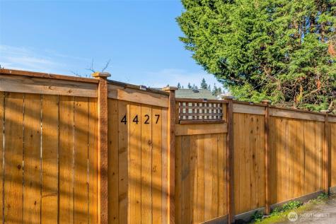 4427 Glenn Way SW Seattle WA 98116