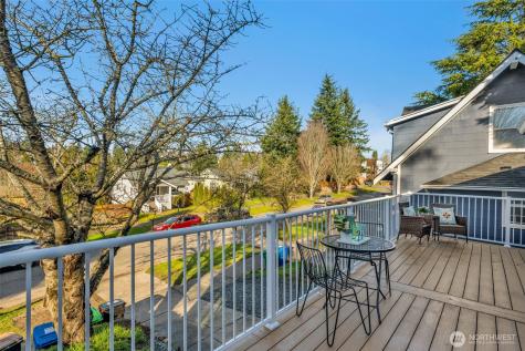 4427 Glenn Way SW Seattle WA 98116