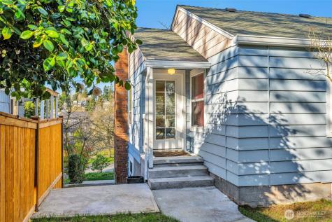 4427 Glenn Way SW Seattle WA 98116