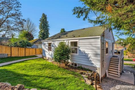 4427 Glenn Way SW Seattle WA 98116